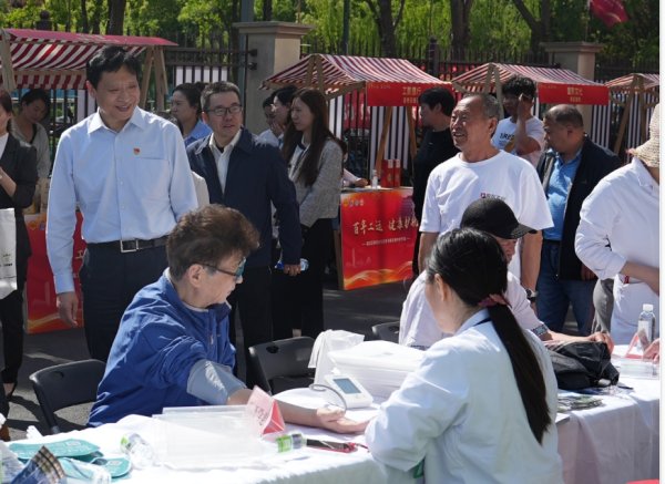 恒指配资开户 “百年工运 健康护航”活动举行，嘉定以多维保障护航新就业形态劳动者安康